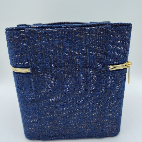 CHANEL Beauté Blue Tweed Vanity Cosmetic Train Case Zippered Beauty Organizer - Picture 2 of 13